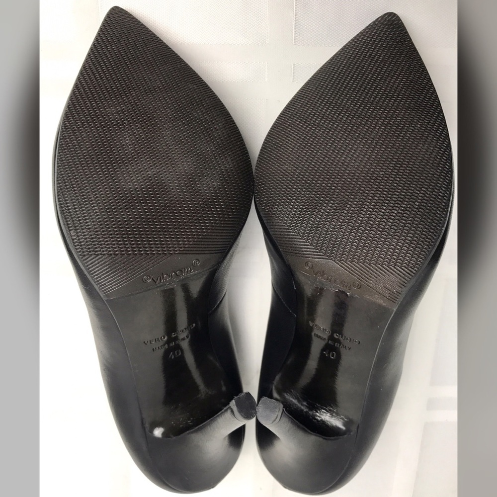 🎉HP🎉 NWOT Balmain Signature Leather Pumps - Picture 6 of 8